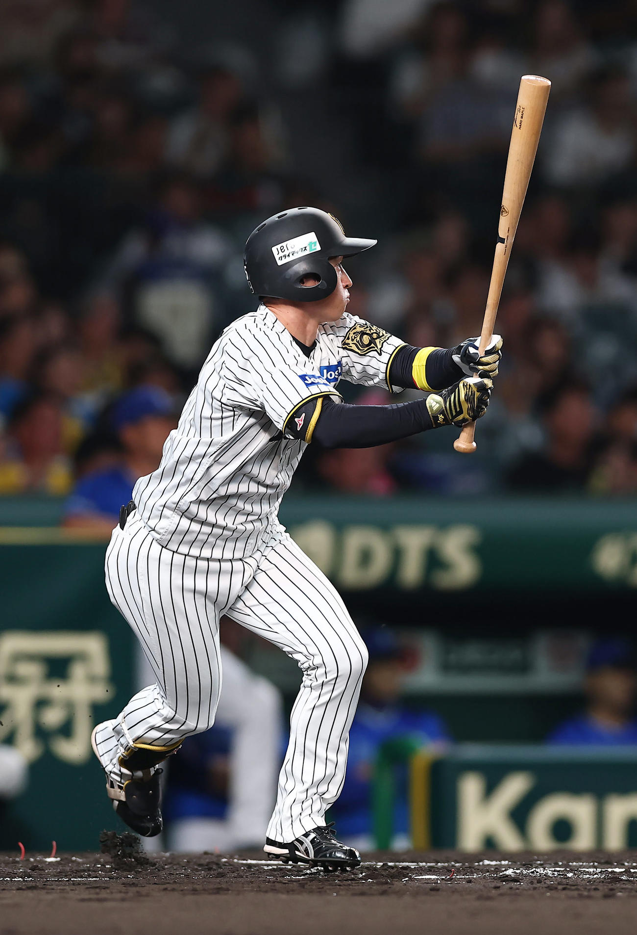 阪神対DeNA 1回裏阪神無死、左前打を放つ近本（撮影・前田充）