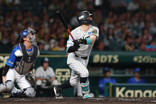データ】阪神佐藤輝明、日本人4番初の日本シリーズ進出決めた試合でV
