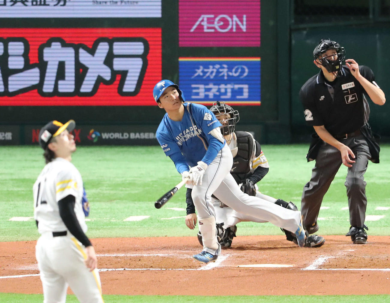 ソフトバンク対日本ハム　6回表日本ハム無死、山県は左越え本塁打を放つ（撮影・梅根麻紀）