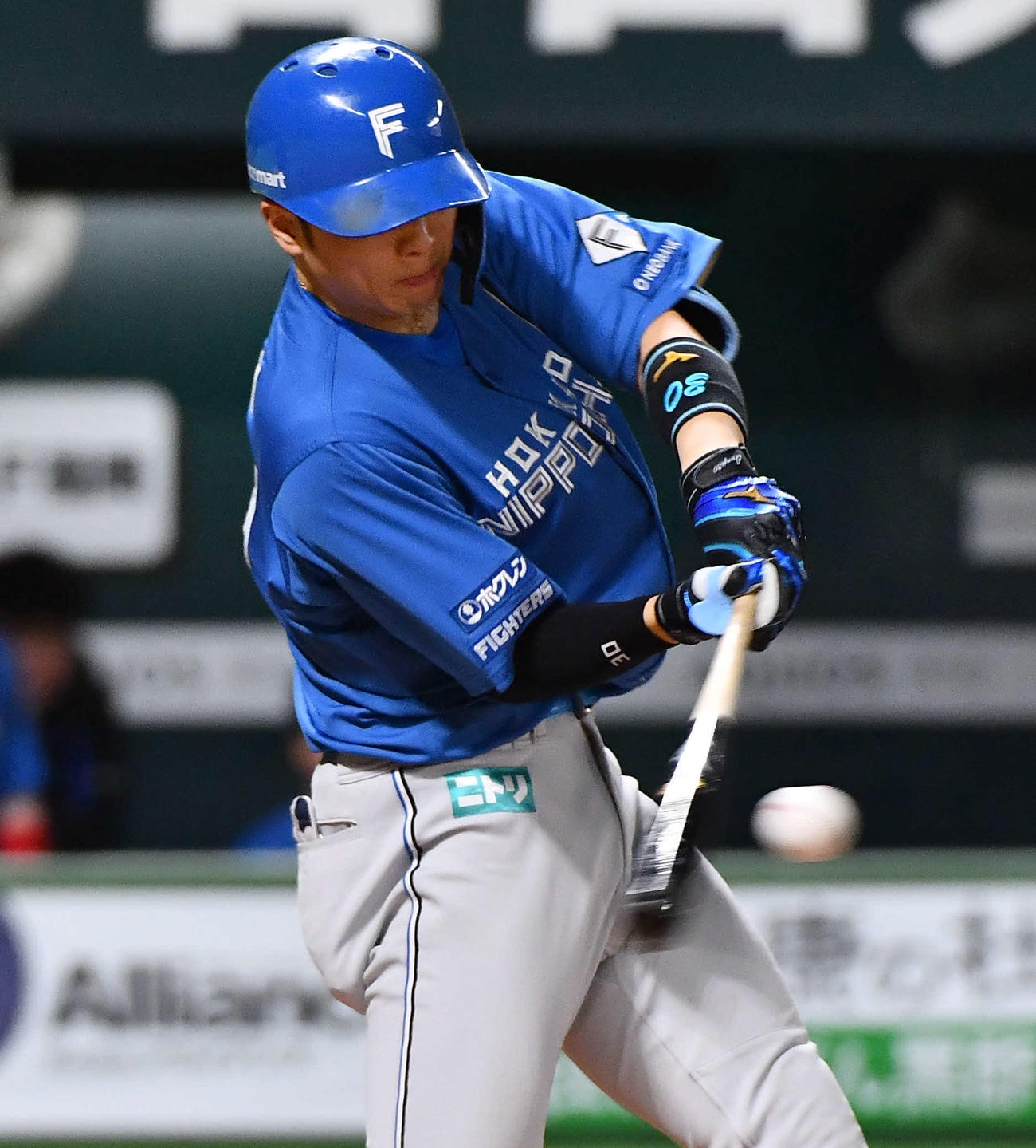 ソフトバンク対日本ハム　7回表日本ハム2死満塁、郡司は走者一掃の適時中二塁打を放つ（撮影・岩下翔太）