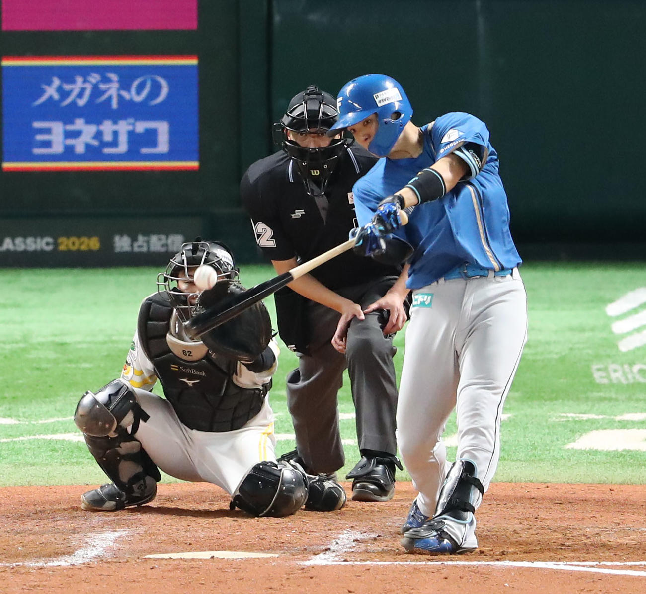 ソフトバンク対日本ハム　7回表日本ハム2死満塁、郡司は中越えに3点適時二塁打を放つ（撮影・梅根麻紀）
