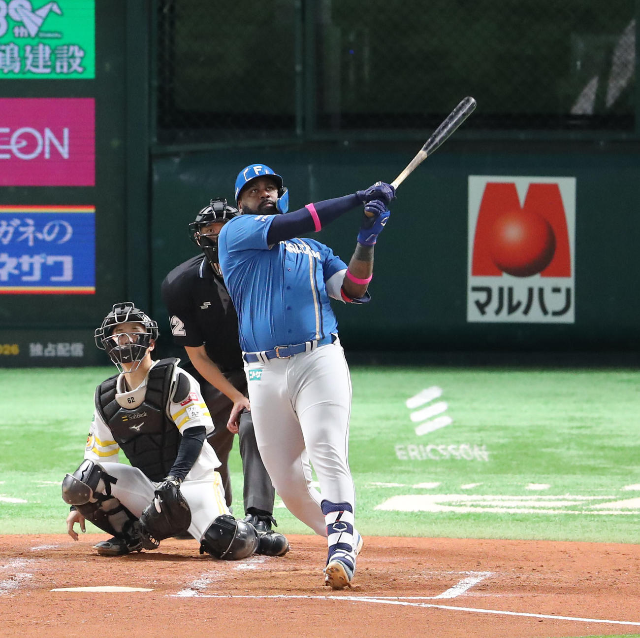 ソフトバンク対日本ハム　4回表日本ハム無死、レイエスは左越えに本塁打を放つ（撮影・梅根麻紀）
