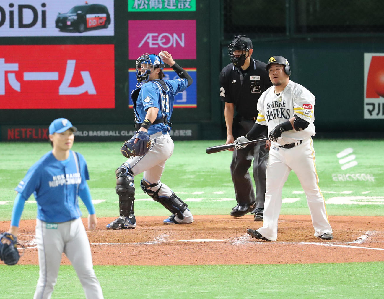 ソフトバンク対日本ハム　9回裏ソフトバンク無死、山川は空振り三振に終わる（撮影・梅根麻紀）