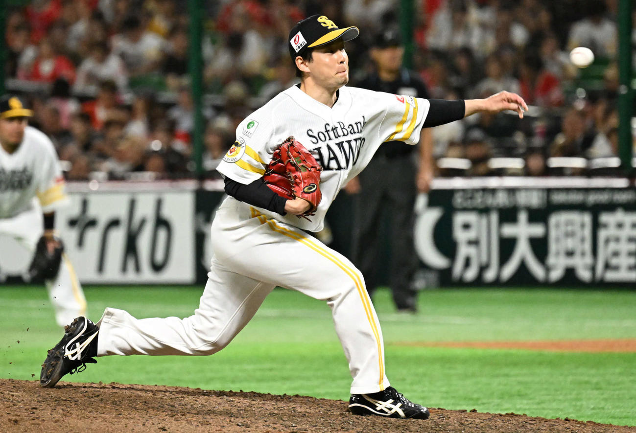 ソフトバンク対日本ハム　ソフトバンク4番手投手の大江（撮影・林敢治）