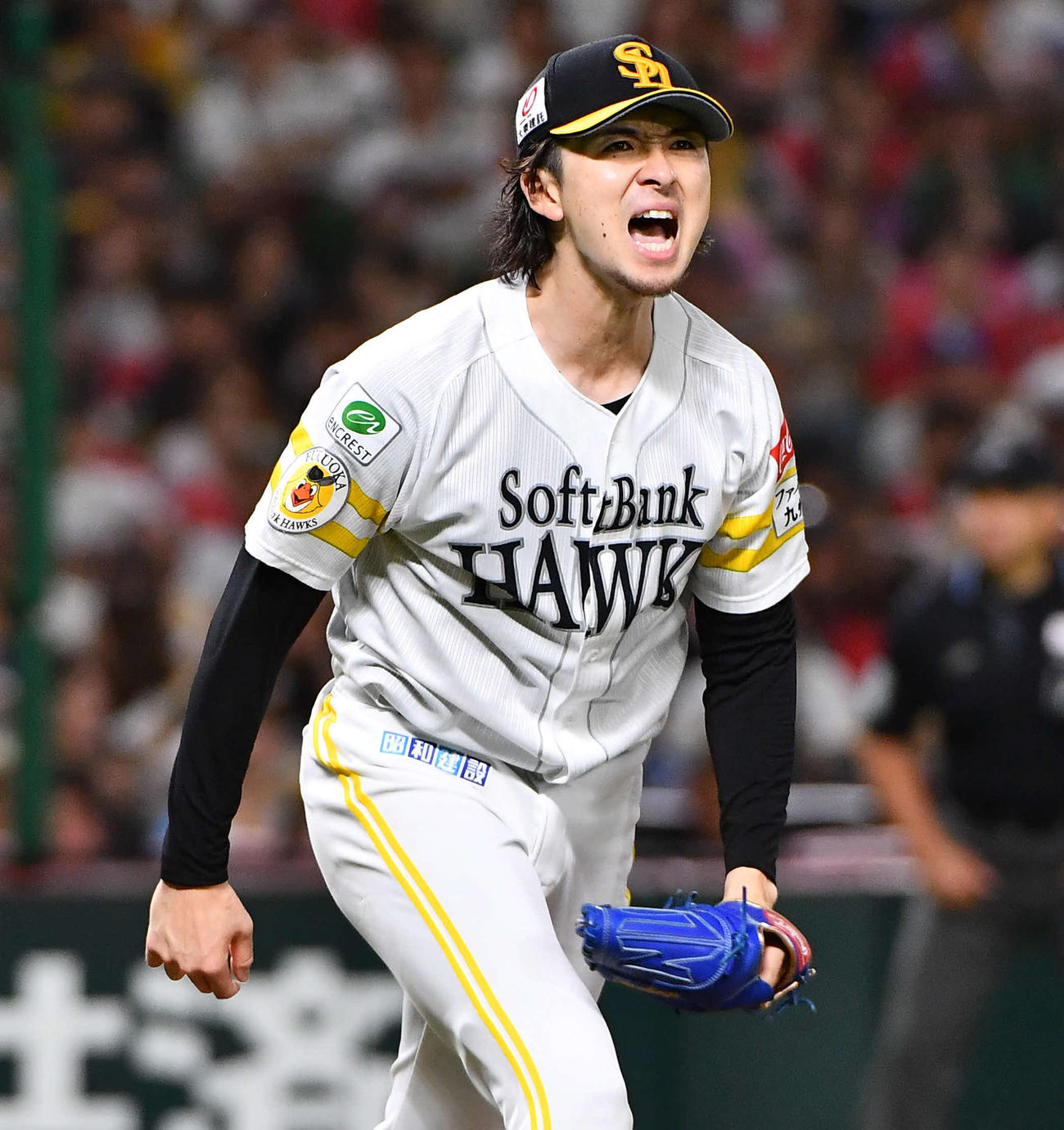 ソフトバンク対日本ハム　4回表日本ハム2死一、二塁、水野を見逃し三振に抑え、雄たけびをあげる上沢（撮影・岩下翔太）