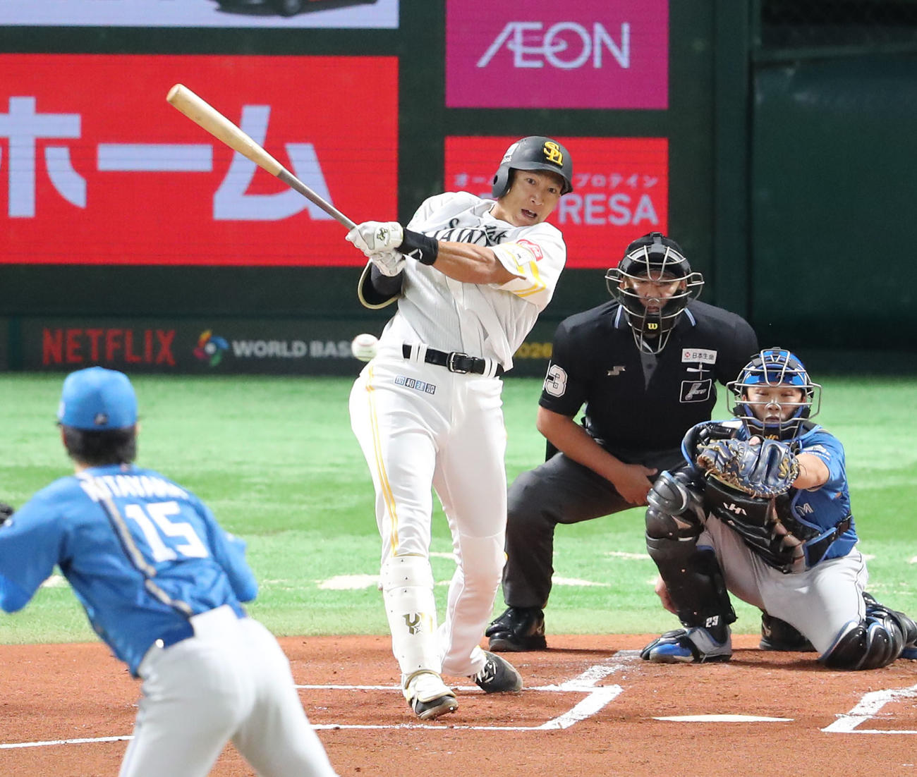 ソフトバンク対日本ハム　1回裏ソフトバンク無死、柳田は中前安打を放つ（撮影・梅根麻紀）