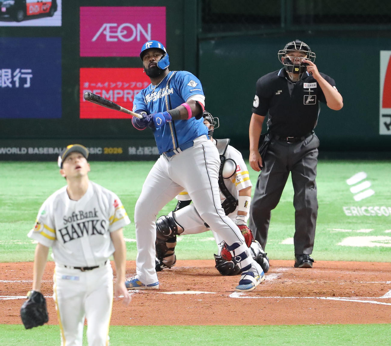 ソフトバンク対日本ハム　3回表日本ハム1死三塁、レイエスは中越えに勝ち越しとなる2点本塁打を放つ（撮影・梅根麻紀）