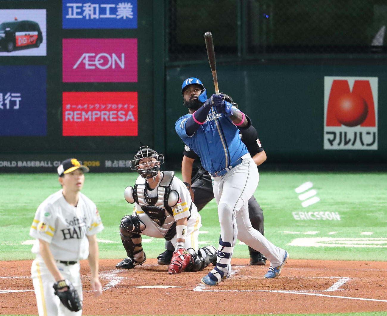ソフトバンク対日本ハム　3回表日本ハム1死三塁、レイエスは中越えに勝ち越しとなる2点本塁打を放つ（撮影・梅根麻紀）
