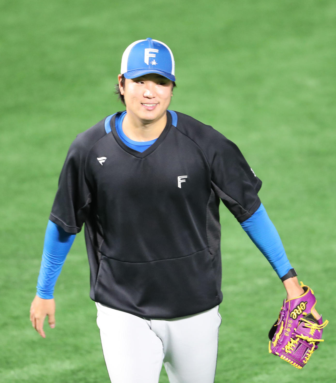 ソフトバンク対日本ハム　キャッチボールを終えた古林（撮影・梅根麻紀）