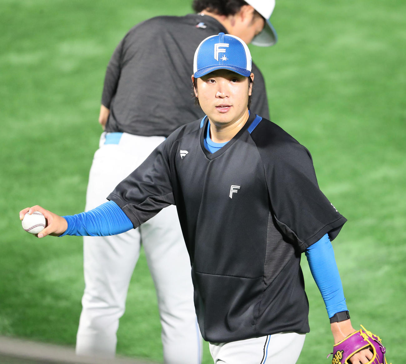 ソフトバンク対日本ハム　キャッチボールを終えた古林（撮影・梅根麻紀）