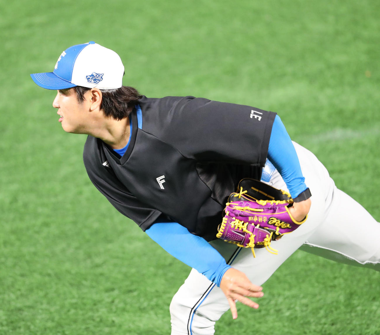 ソフトバンク対日本ハム　キャッチボールで調整ずる古林（撮影・梅根麻紀）