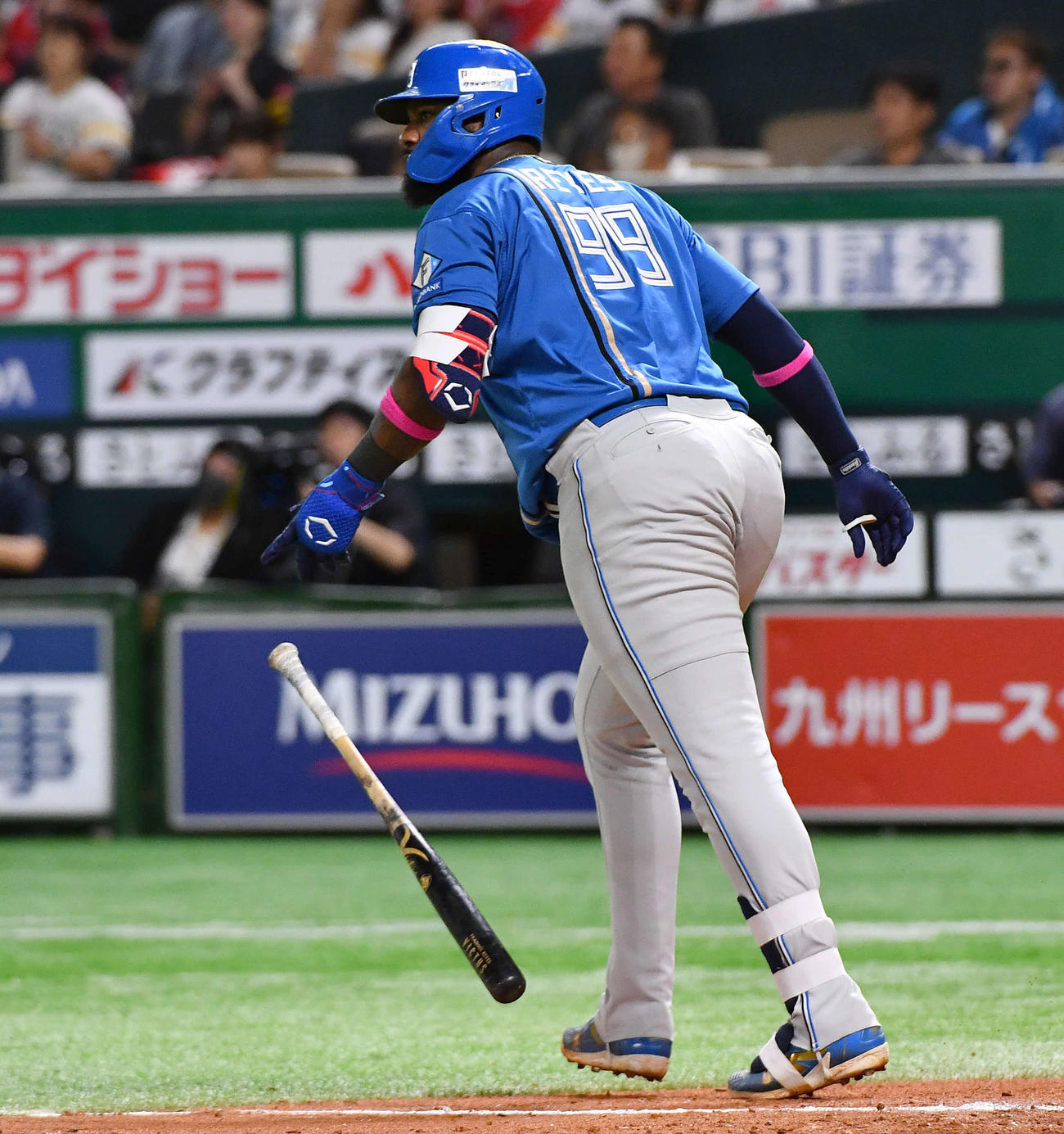 ソフトバンク対日本ハム　7回表日本ハム2死三塁、レイエスは左越え2点本塁打を放つ（撮影・岩下翔太）