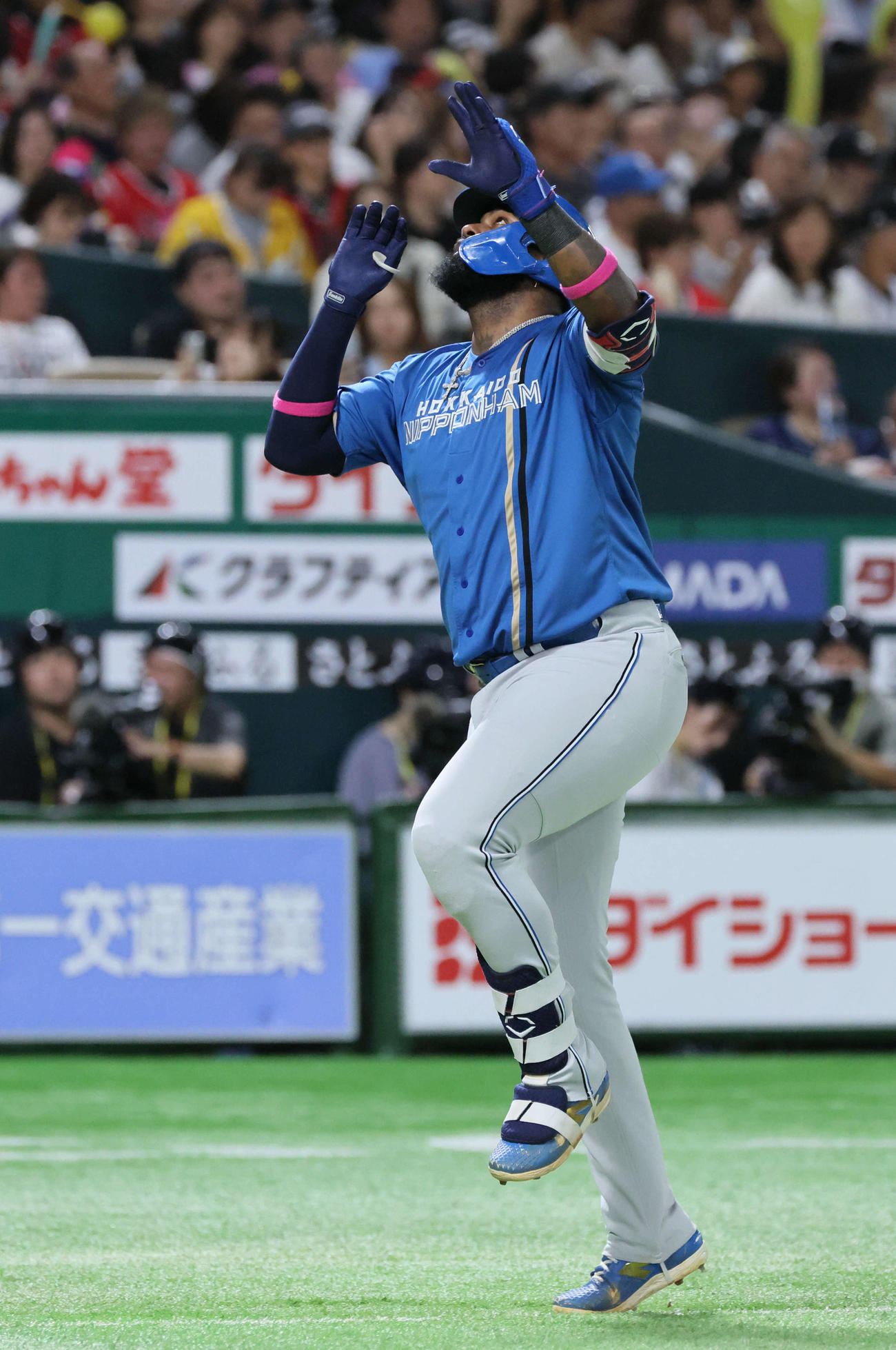 ソフトバンク対日本ハム　7回表日本ハム2死三塁、左越え2点本塁打を放たレイエス（撮影・加藤孝規）
