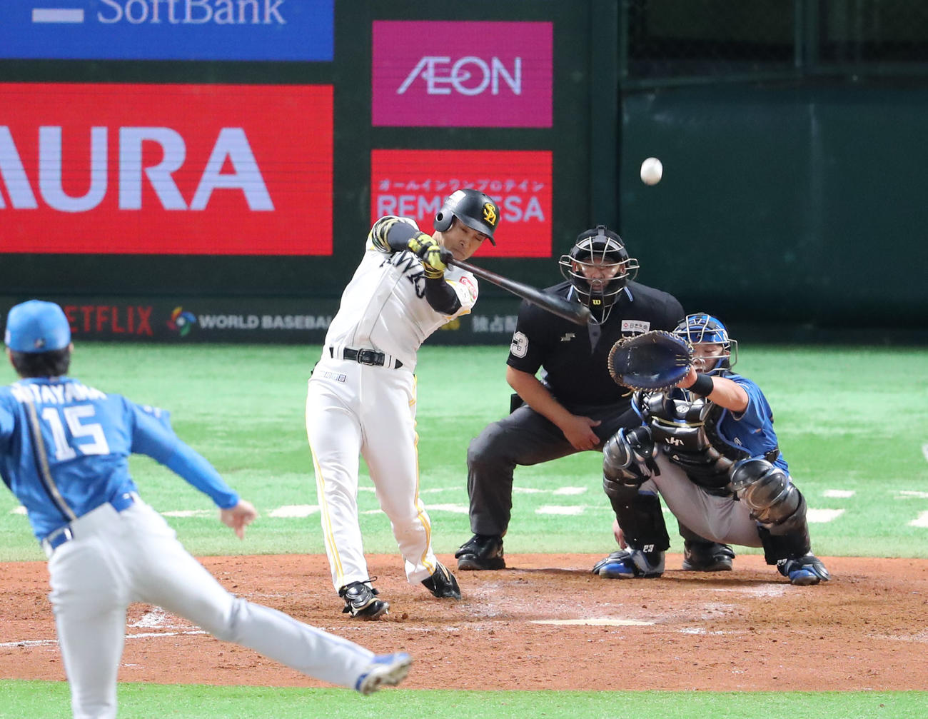 ソフトバンク対日本ハム　5回裏ソフトバンク2死一塁、柳町は中越え適時二塁打を放つ（撮影・梅根麻紀）