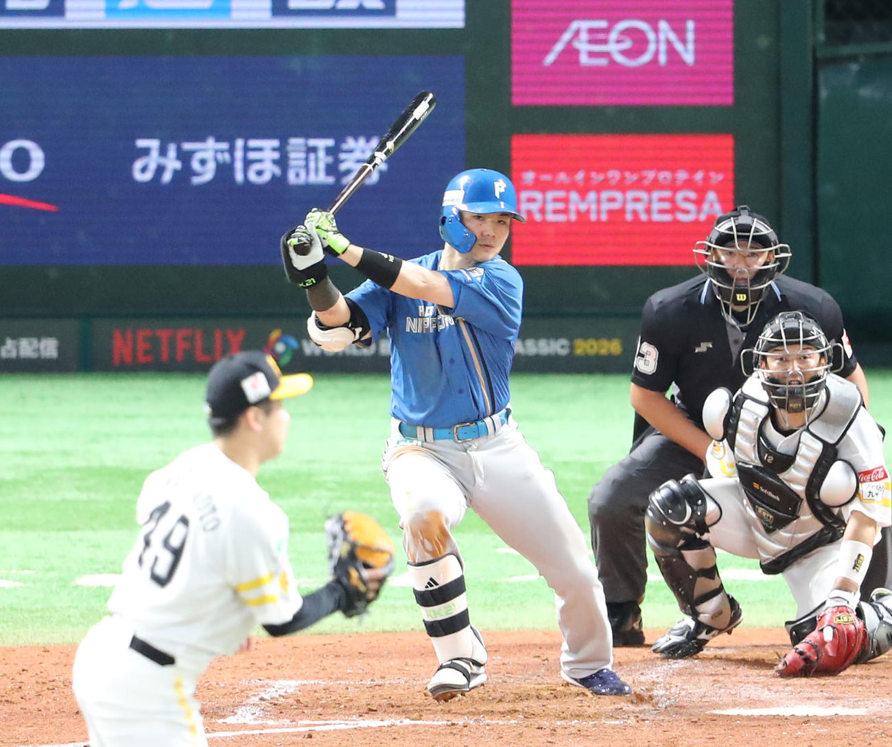 ソフトバンク対日本ハム　4回表日本ハム2死一、二塁、清宮幸は中前適時打を放つ（撮影・梅根麻紀）