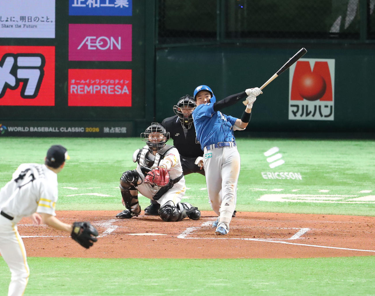 ソフトバンク対日本ハム　3回表日本ハム1死一塁、山県は中越えに同点適時三塁打を放つ（撮影・梅根麻紀）