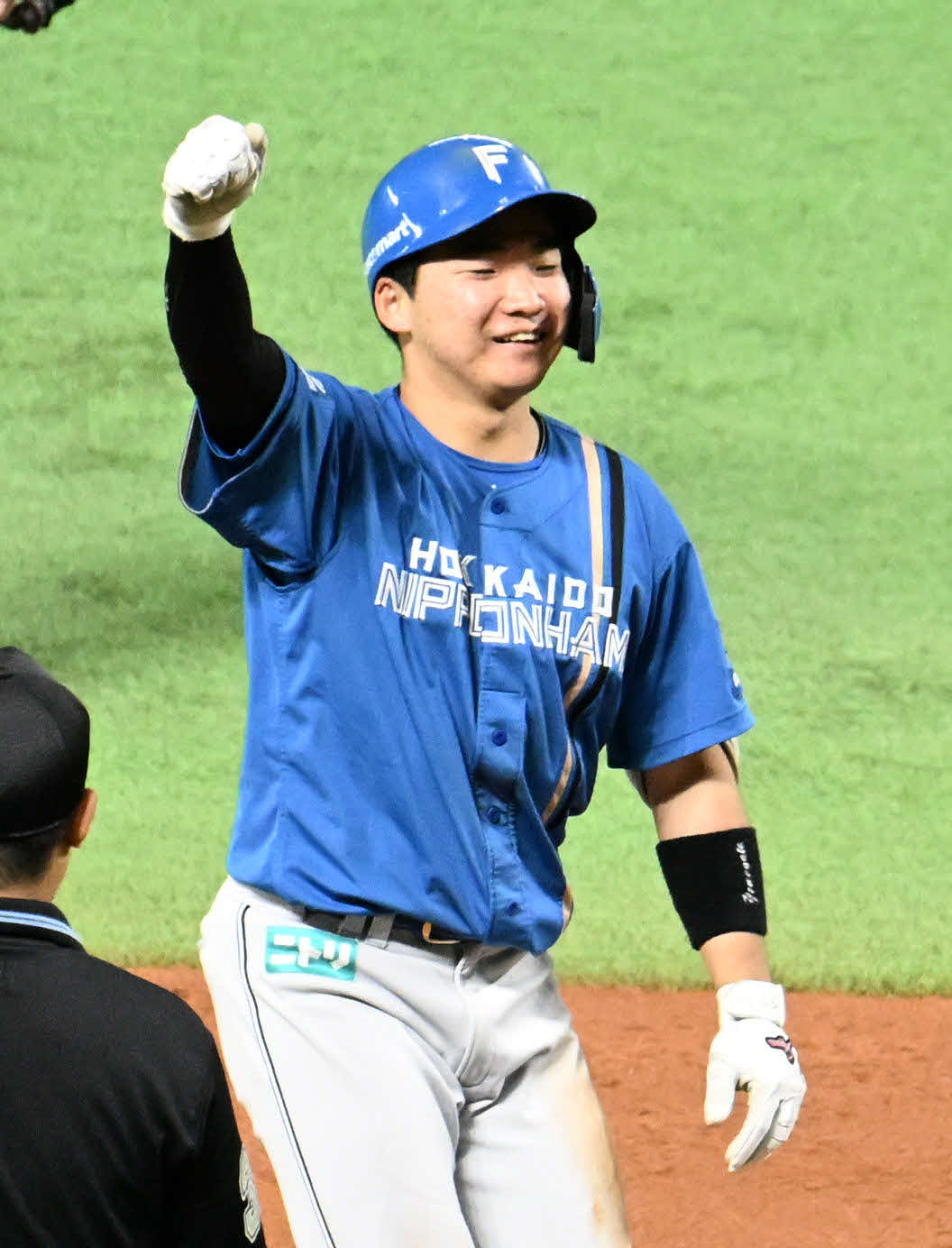 ソフトバンク対日本ハム　3回表日本ハム1死一塁、山県は同点となる適時三塁打を放つ（撮影・林敢治）
