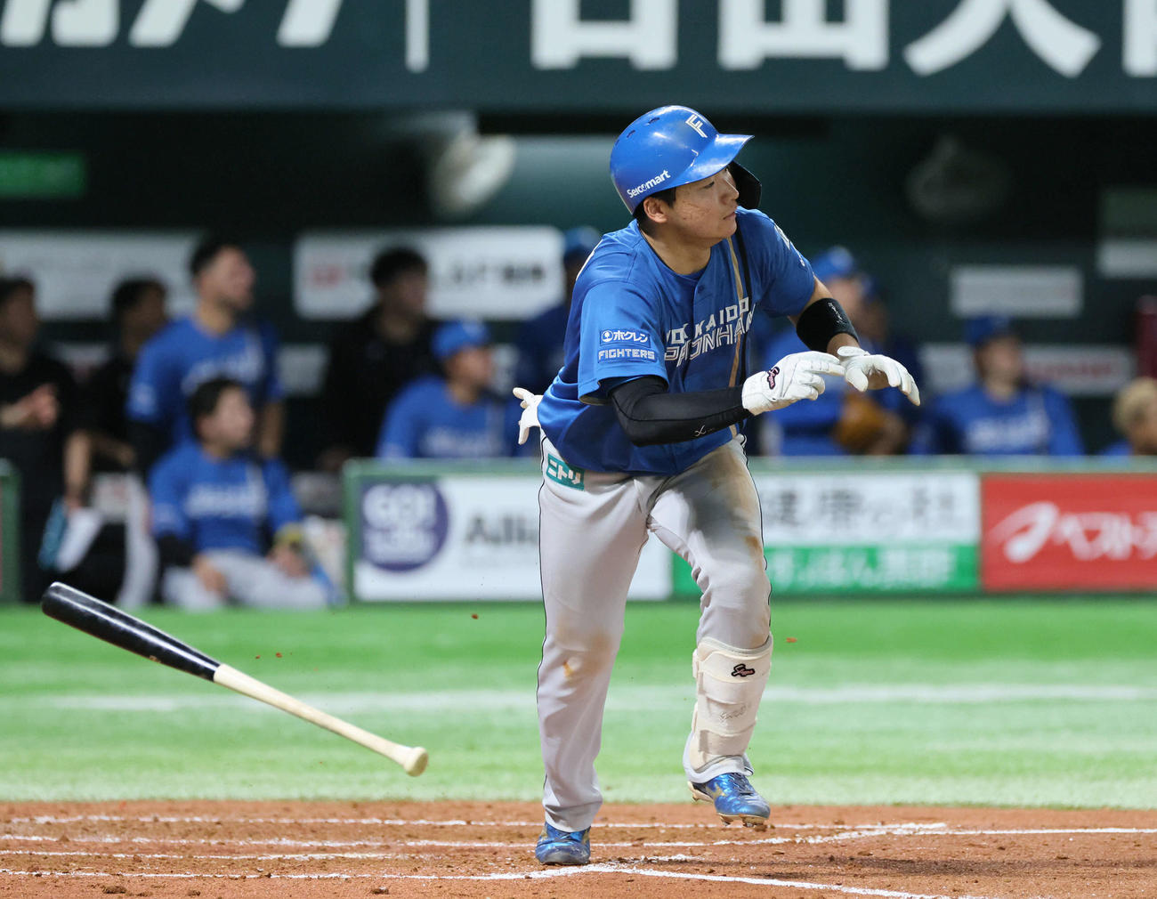 ソフトバンク対日本ハム　3回表日本ハム1死一塁、山県は同点の左中間適時三塁打を放つ（撮影・加藤孝規）