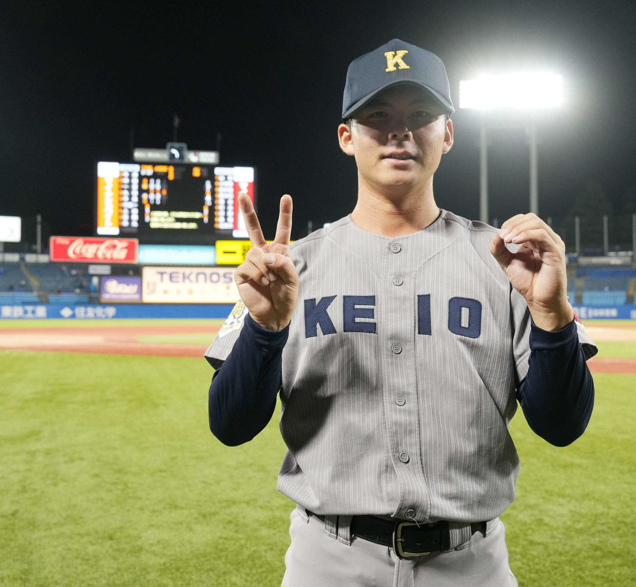 慶大対立大　リーグ戦通算20勝を達成した慶大・外丸（撮影・小沢裕）