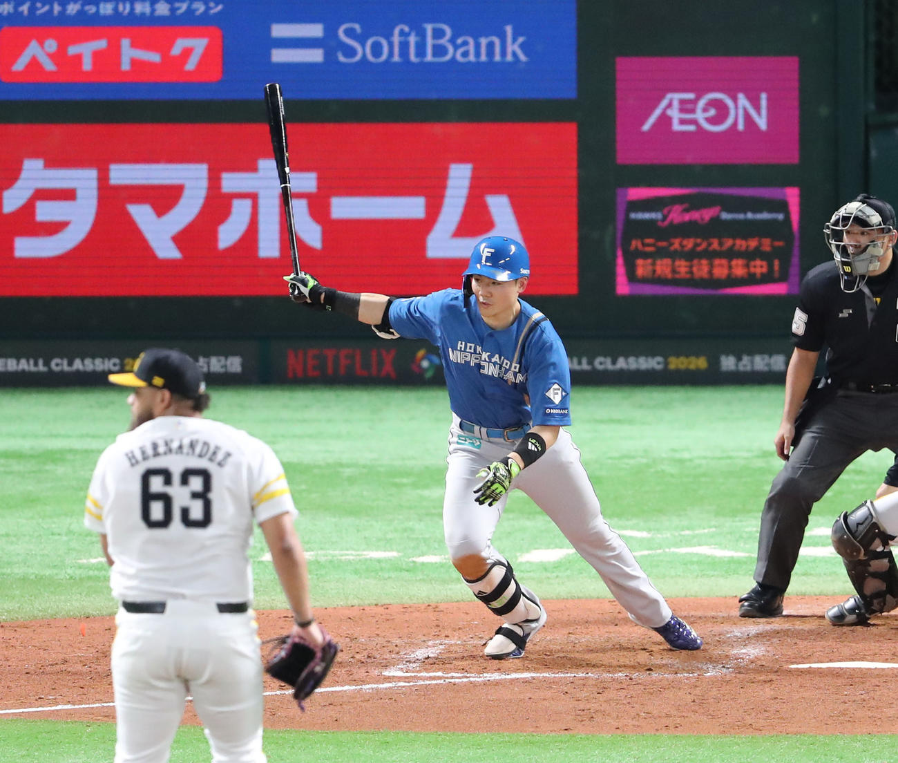 ソフトバンク対日本ハム　5回表日本ハム1死満塁、清宮幸は右越えに2点適時二塁打を放つ（撮影・梅根麻紀）