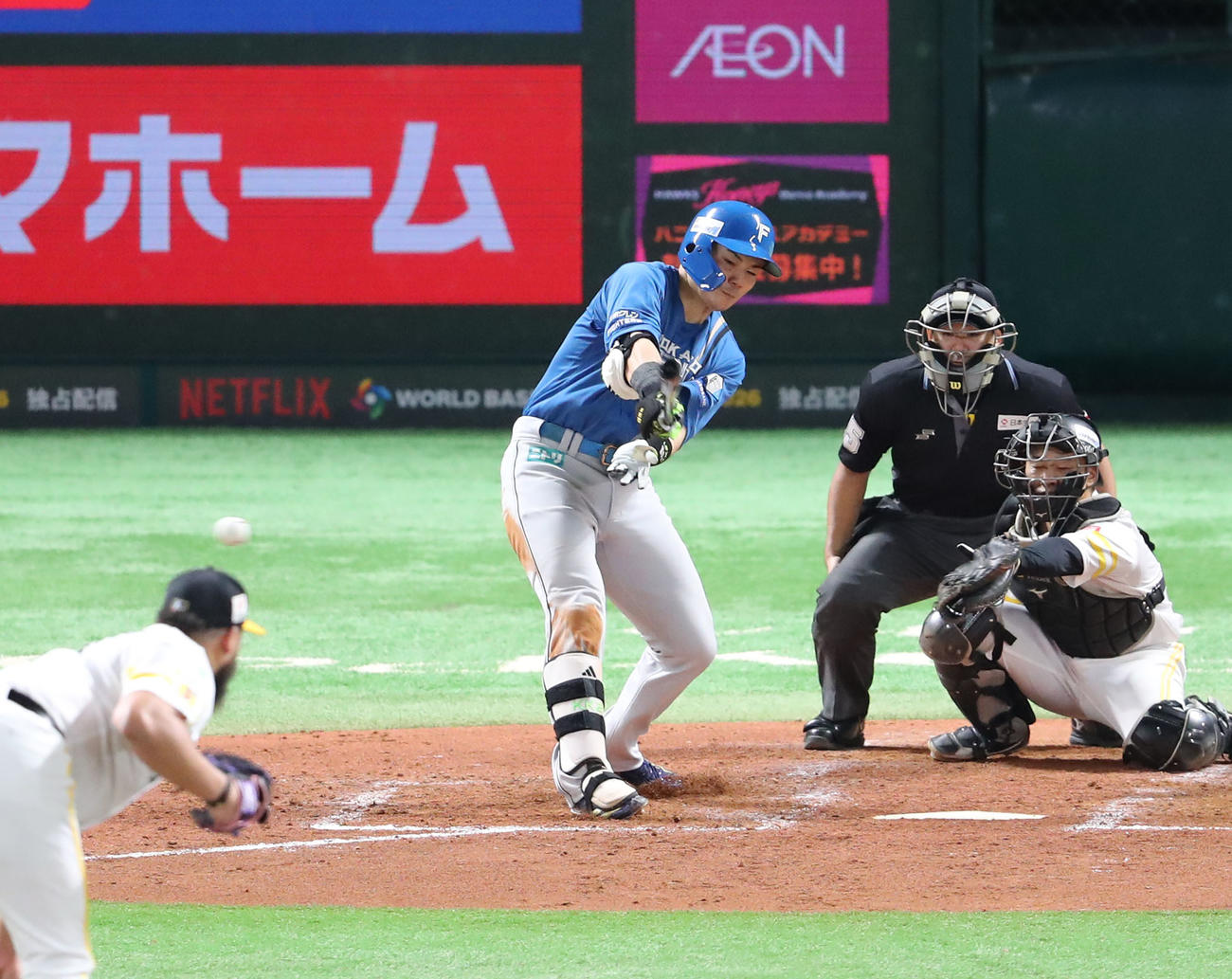 ソフトバンク対日本ハム　5回表日本ハム1死満塁、清宮幸は右越えに2点適時二塁打を放つ（撮影・梅根麻紀）