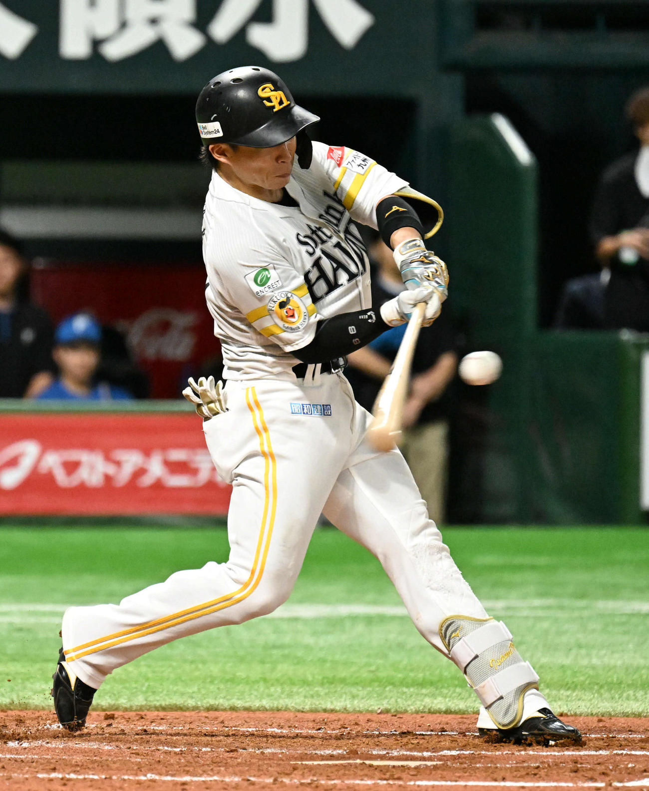 ソフトバンク対日本ハム　3回裏ソフトバンク2死、野村は中前安打を放つ（撮影・林敢治）