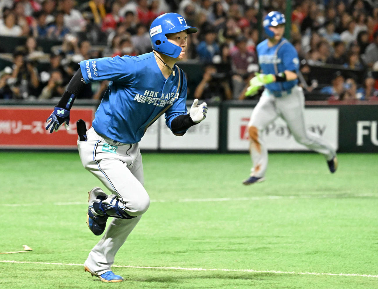 ソフトバンク対日本ハム　4回表日本ハム2死一、三塁、矢沢（左）は適時打二塁打を放つ（撮影・林敢治）