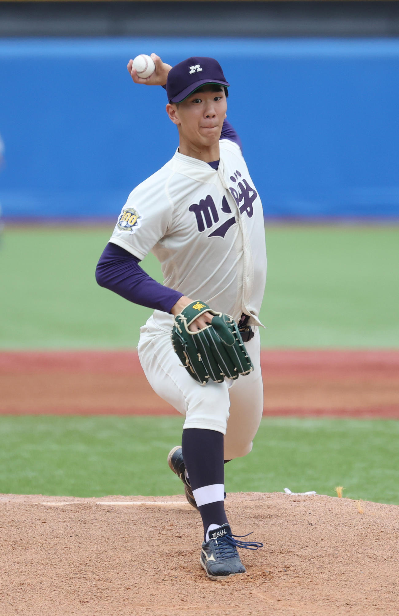 早大対明大　先発した明大・大室（撮影・柴田隆二）