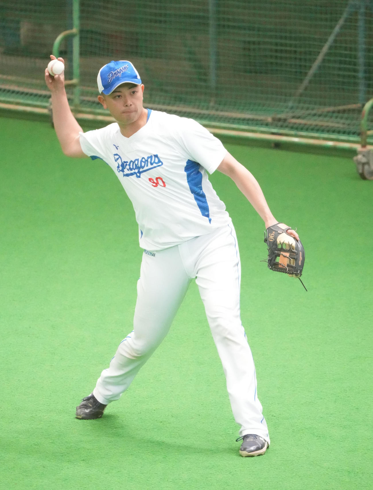 ノックを受ける松山（撮影・森本幸一）