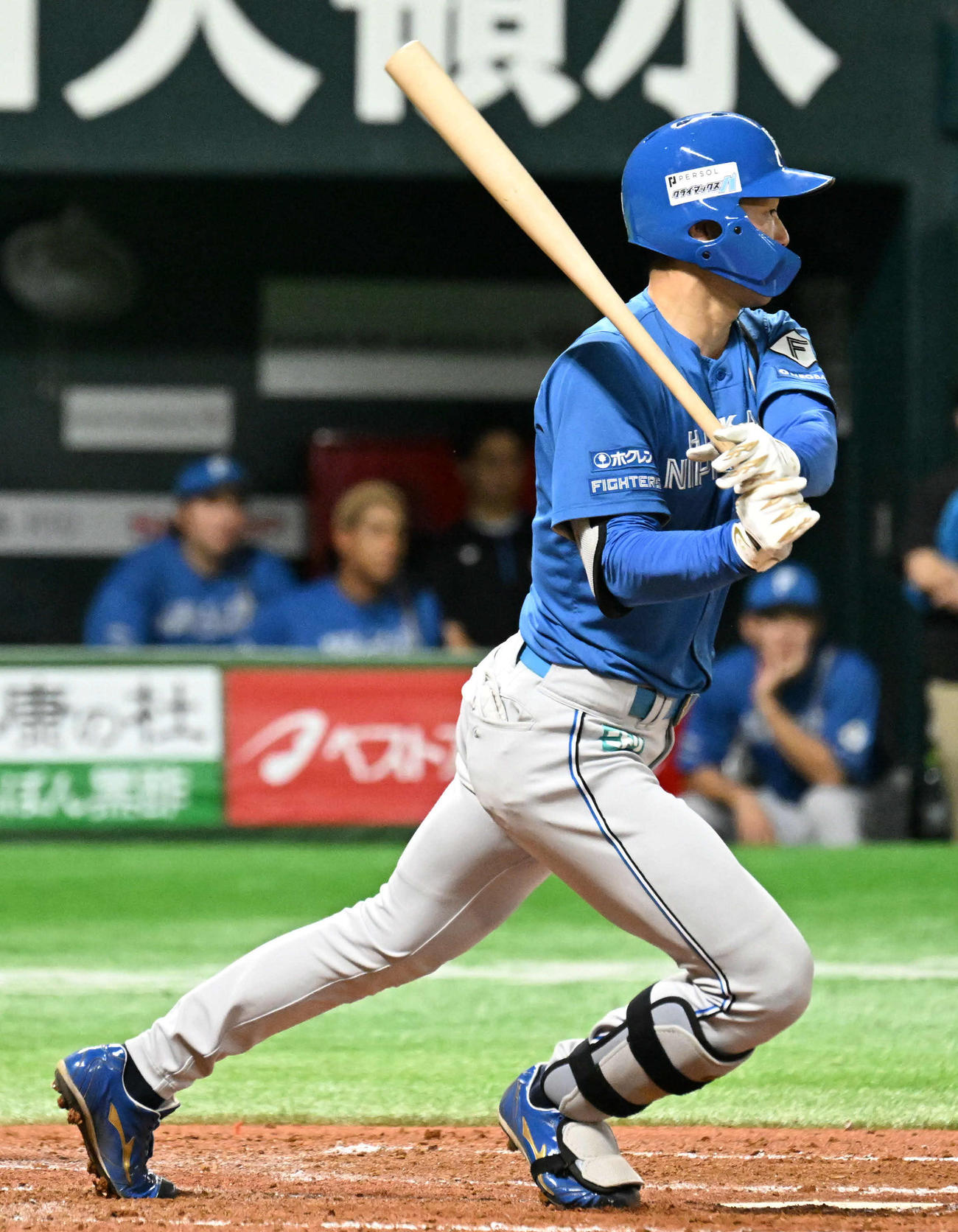 ソフトバンク対日本ハム　4回表日本ハム無死、石井は中前安打を放つ（撮影・林敢治）