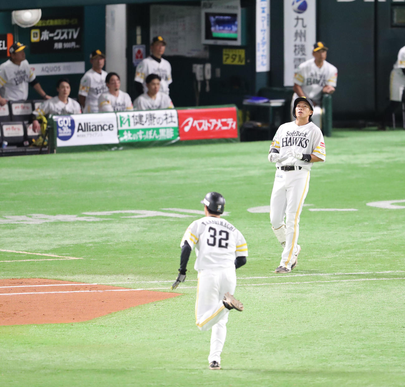 ソフトバンク対日本ハム　6回裏ソフトバンク1死一、二塁、柳田は左飛に終わる（撮影・梅根麻紀）