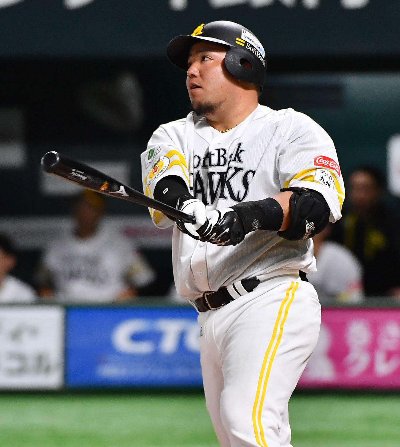 ソフトバンク対日本ハム　6回裏ソフトバンク1死、山川は中越え本塁打を放つ（撮影・岩下翔太）