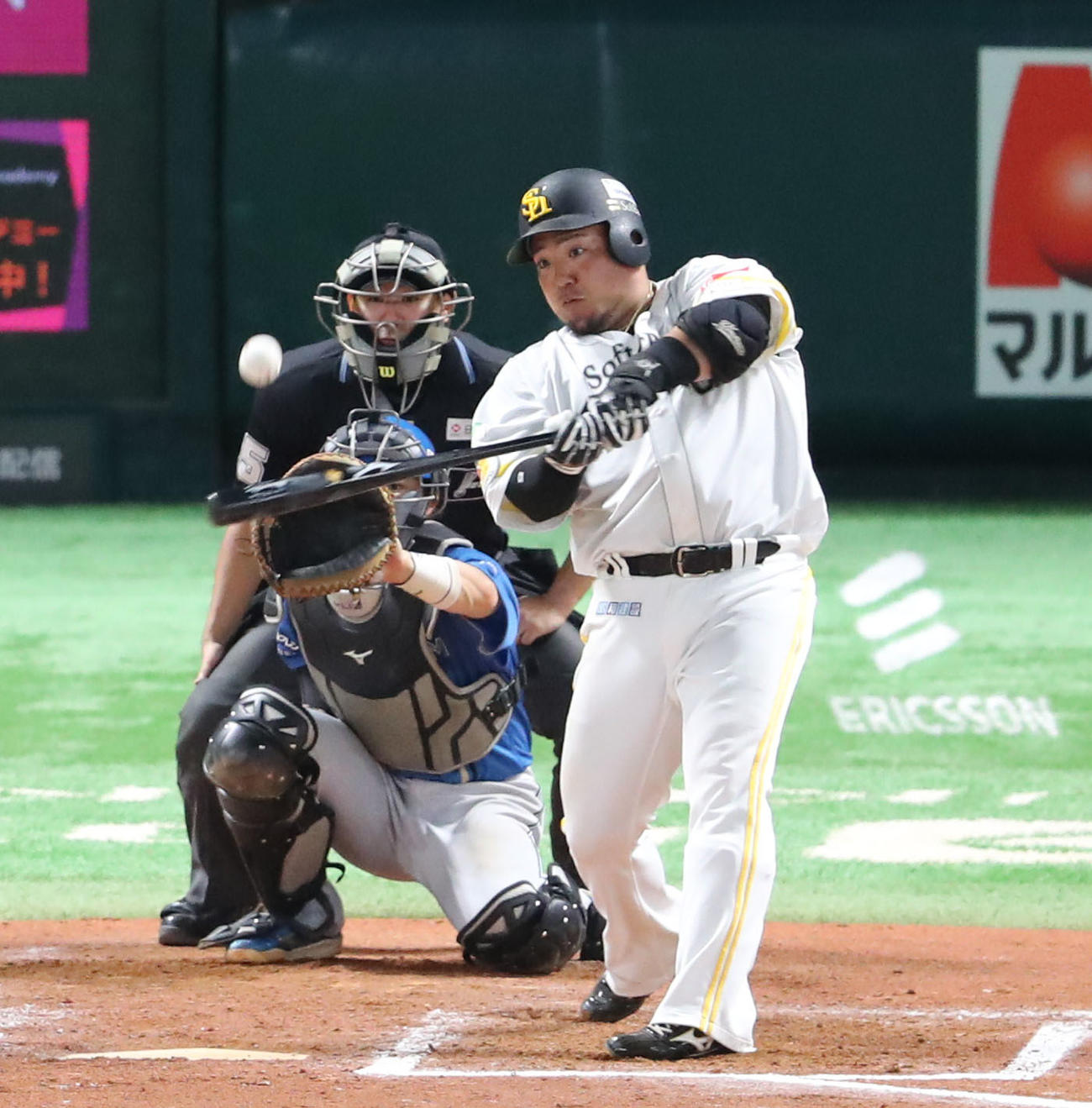 ソフトバンク対日本ハム　7回裏ソフトバンク1死、山川は左中間本塁打を放つ（撮影・梅根麻紀）