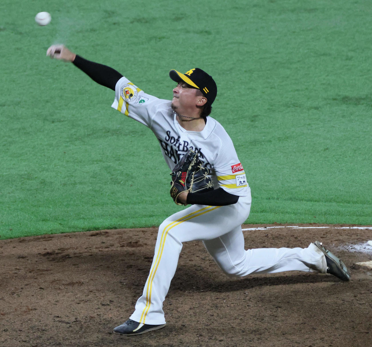 ソフトバンク対日本ハム　8回表日本ハム、ソフトバンク5番手の東浜（撮影・加藤孝規）