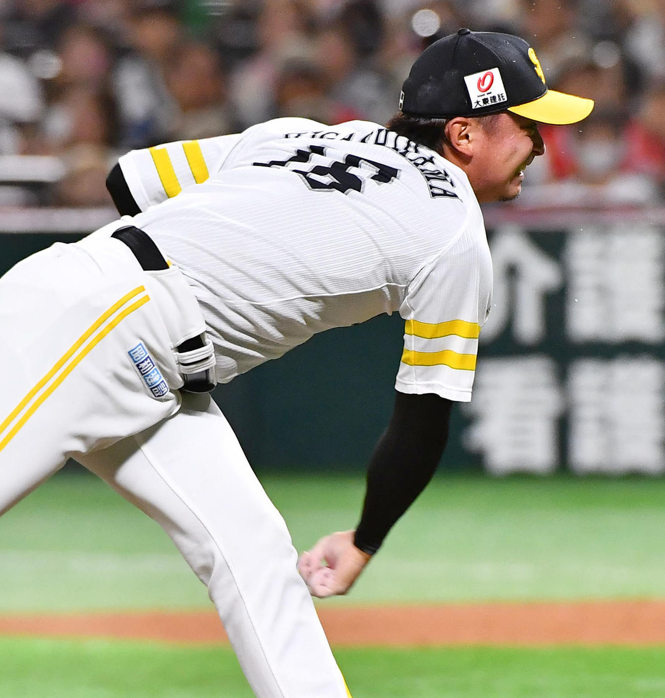 ソフトバンク対日本ハム　8回表から登板した、ソフトバンク5番手の東浜（撮影・岩下翔太）