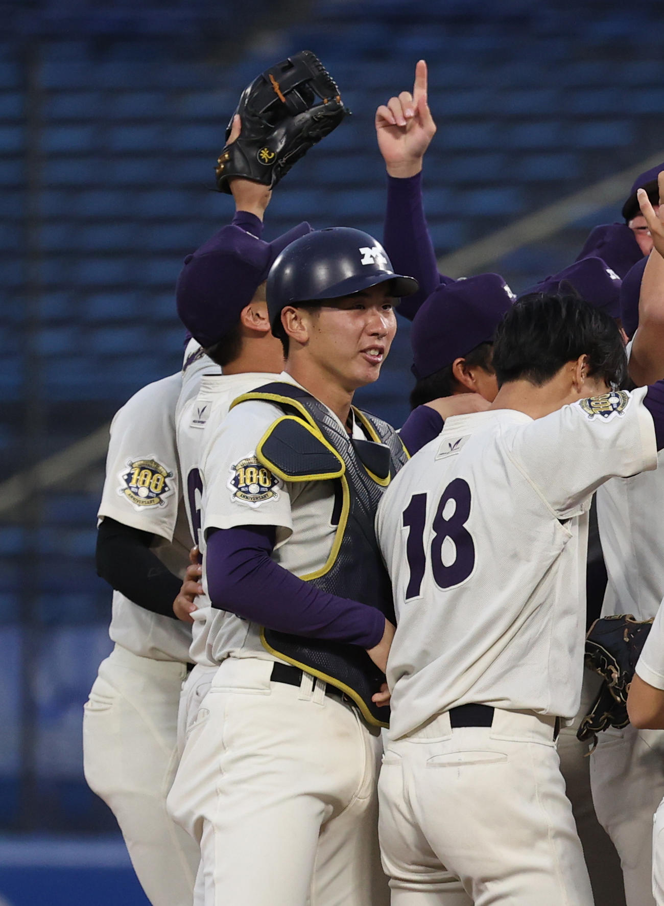 早大対明大　優勝した明大・小島（撮影・柴田隆二）