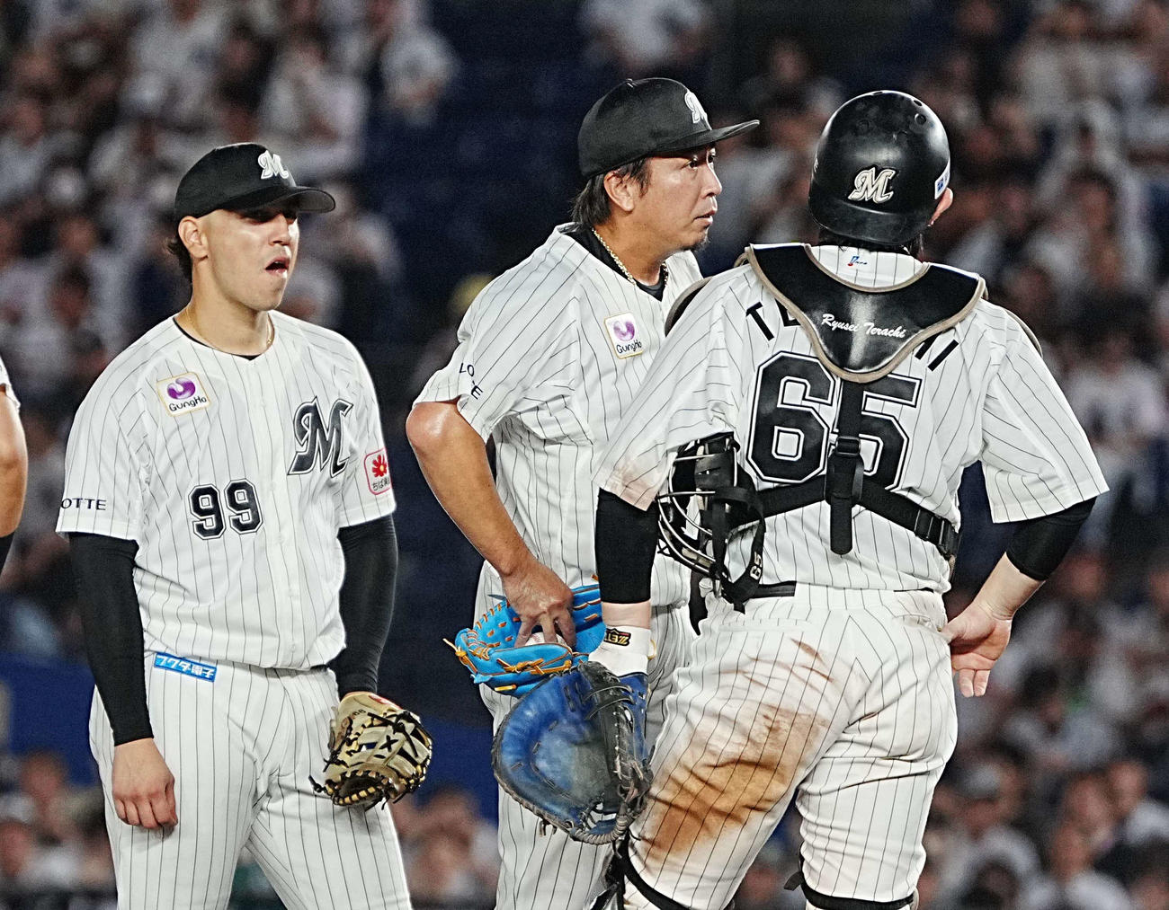 2025年8月19日、ロッテ4番手で登板した益田直也（中央）は同点を許し降板となる