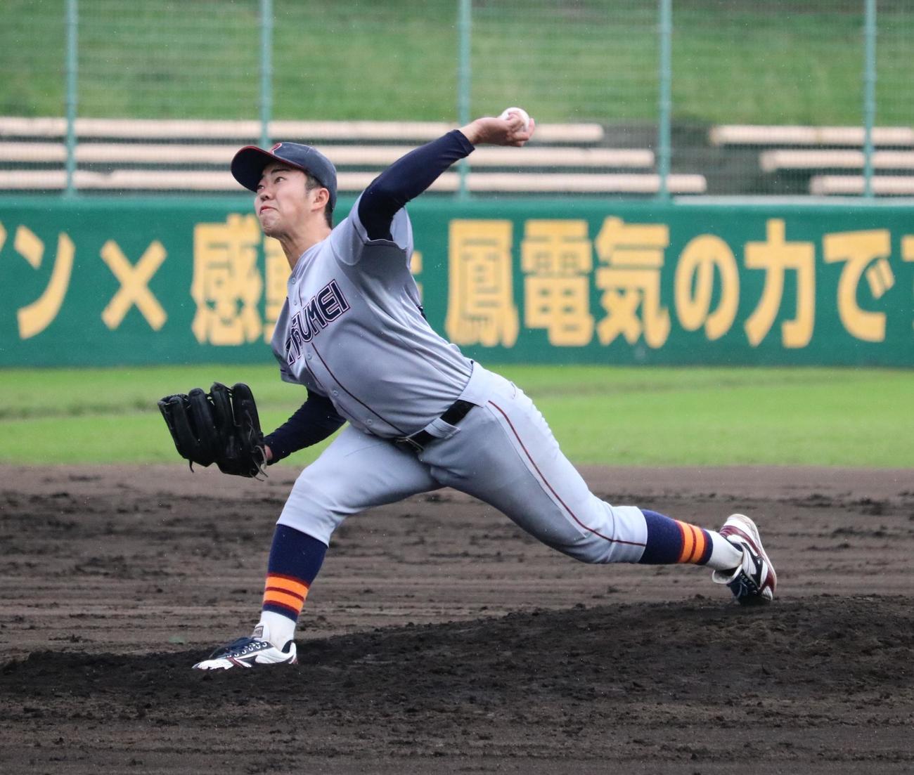 同大対立命大　立命大先発の遠藤が力投する（撮影・林亮佑）