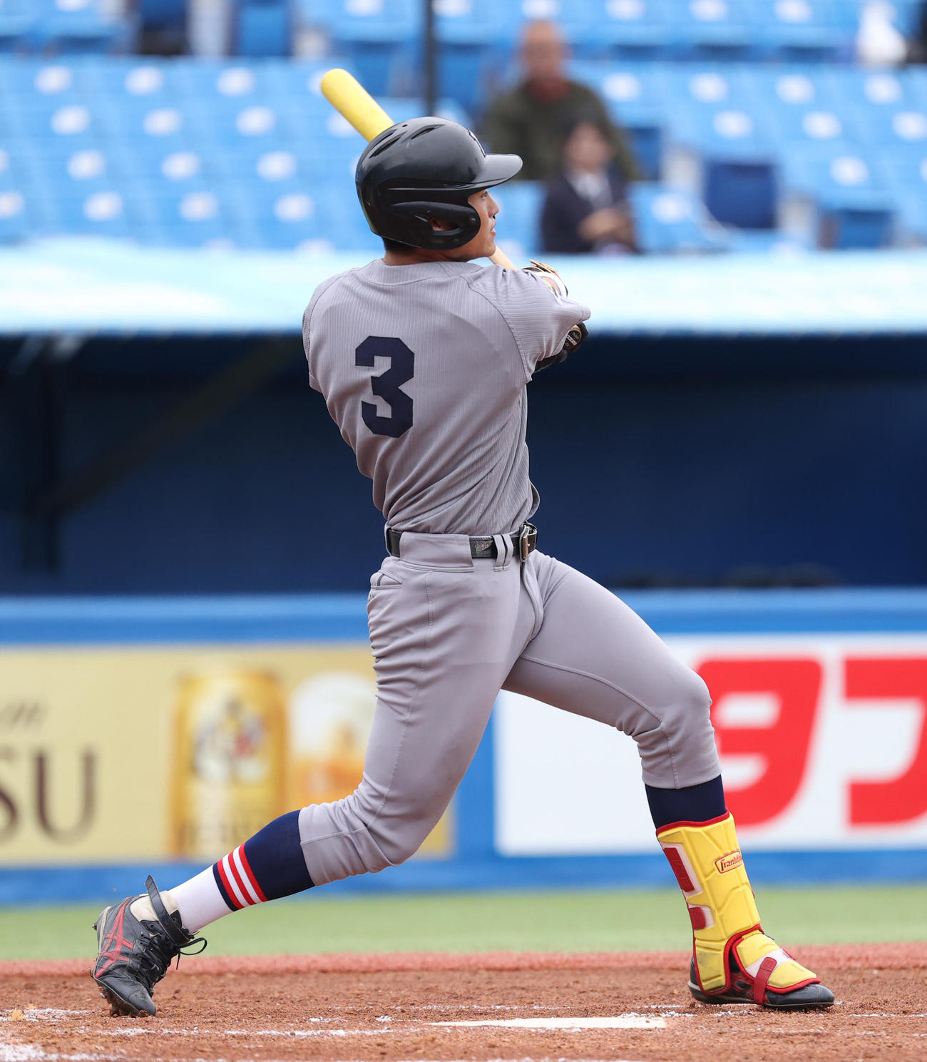 慶大対立大　2回表慶大無死、常松は左越えに本塁打を放つ（撮影・柴田隆二）