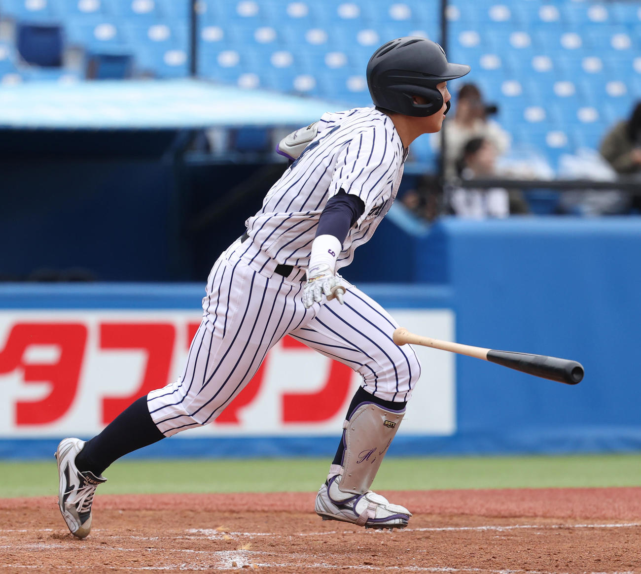 慶大対立大　4回裏立大2死一、二塁、小林隼は左前に適時打を放つ（撮影・柴田隆二）