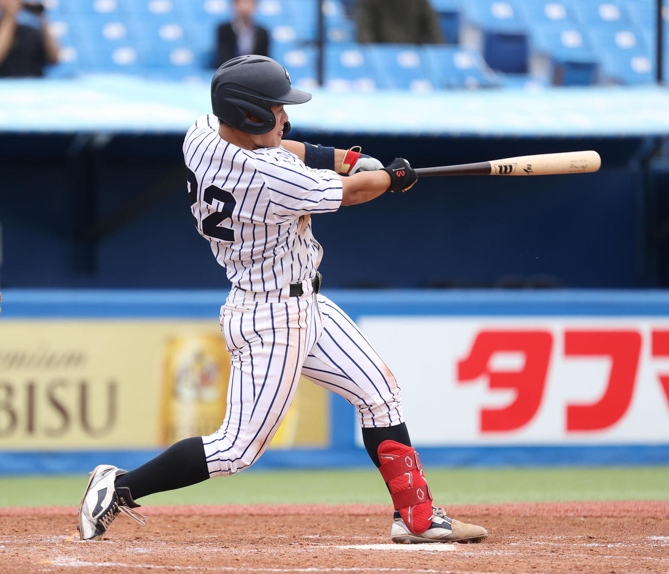 慶大対立大　3回裏立大2死一、二塁、落合は左越えに適時二塁打を放つ（撮影・柴田隆二）
