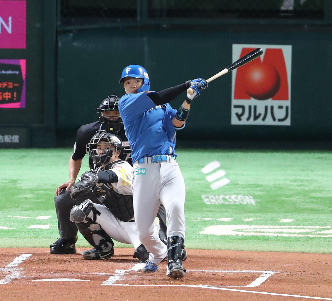 ソフトバンク対日本ハム　2回表日本ハム無死、郡司は中越え二塁打を放つ（撮影・梅根麻紀）