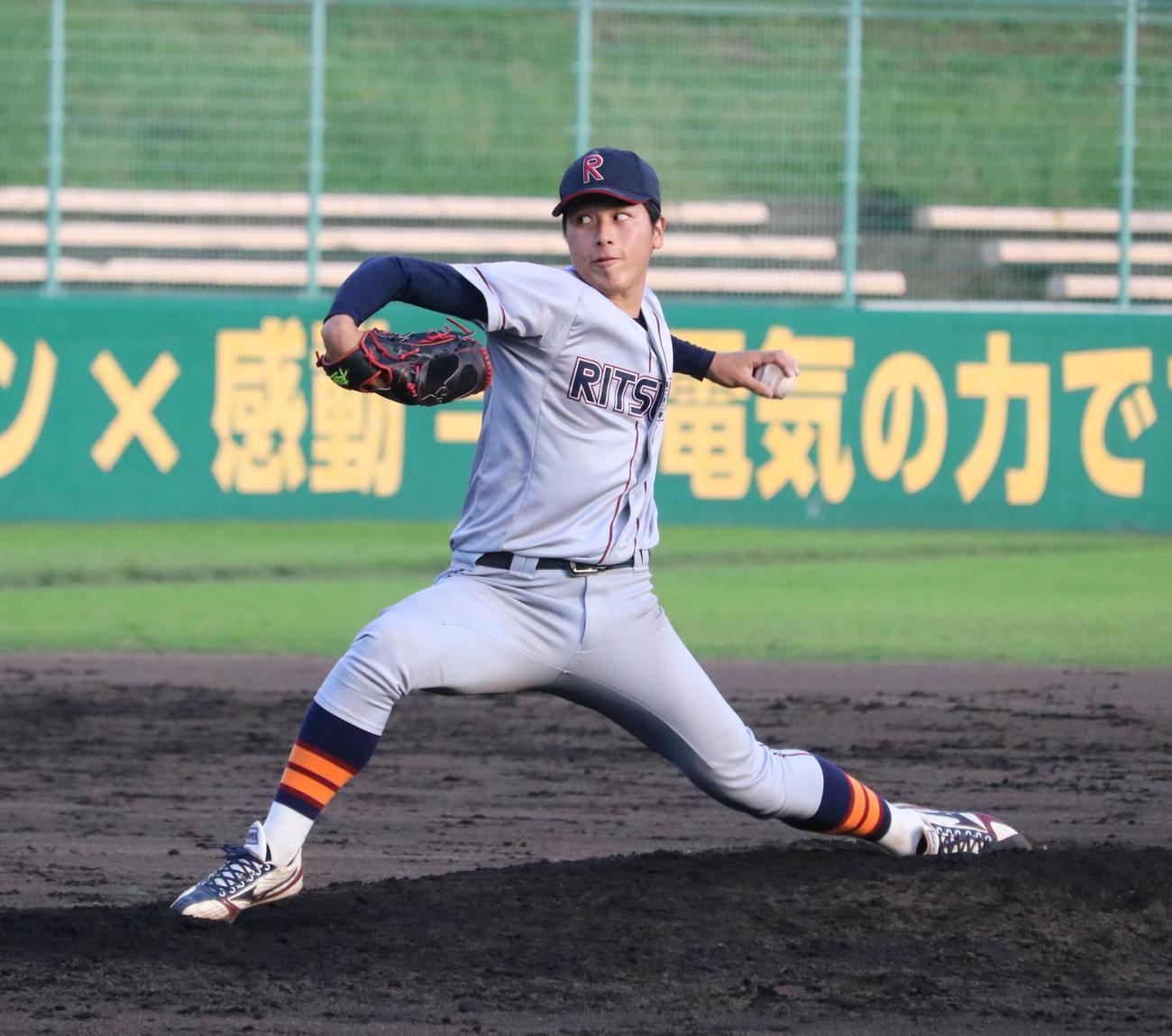 同大対立命大　立命大の有馬が救援登板する（撮影・林亮佑）