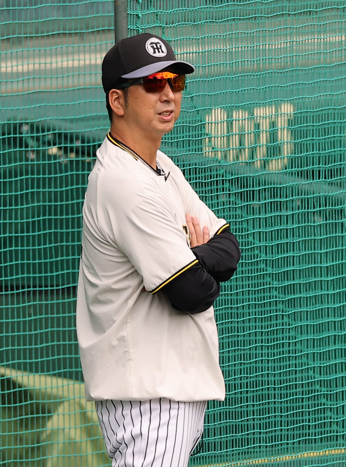 練習を見守る藤川監督（撮影・上田博志）