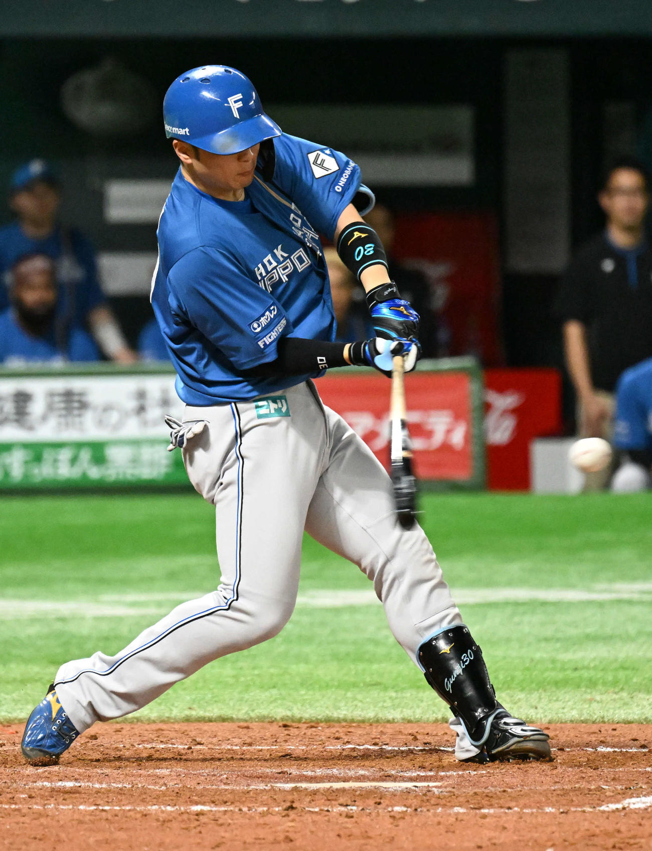 ソフトバンク対日本ハム　4回表日本ハム1死二塁、郡司は同点適時打を放つ（撮影・林敢治）