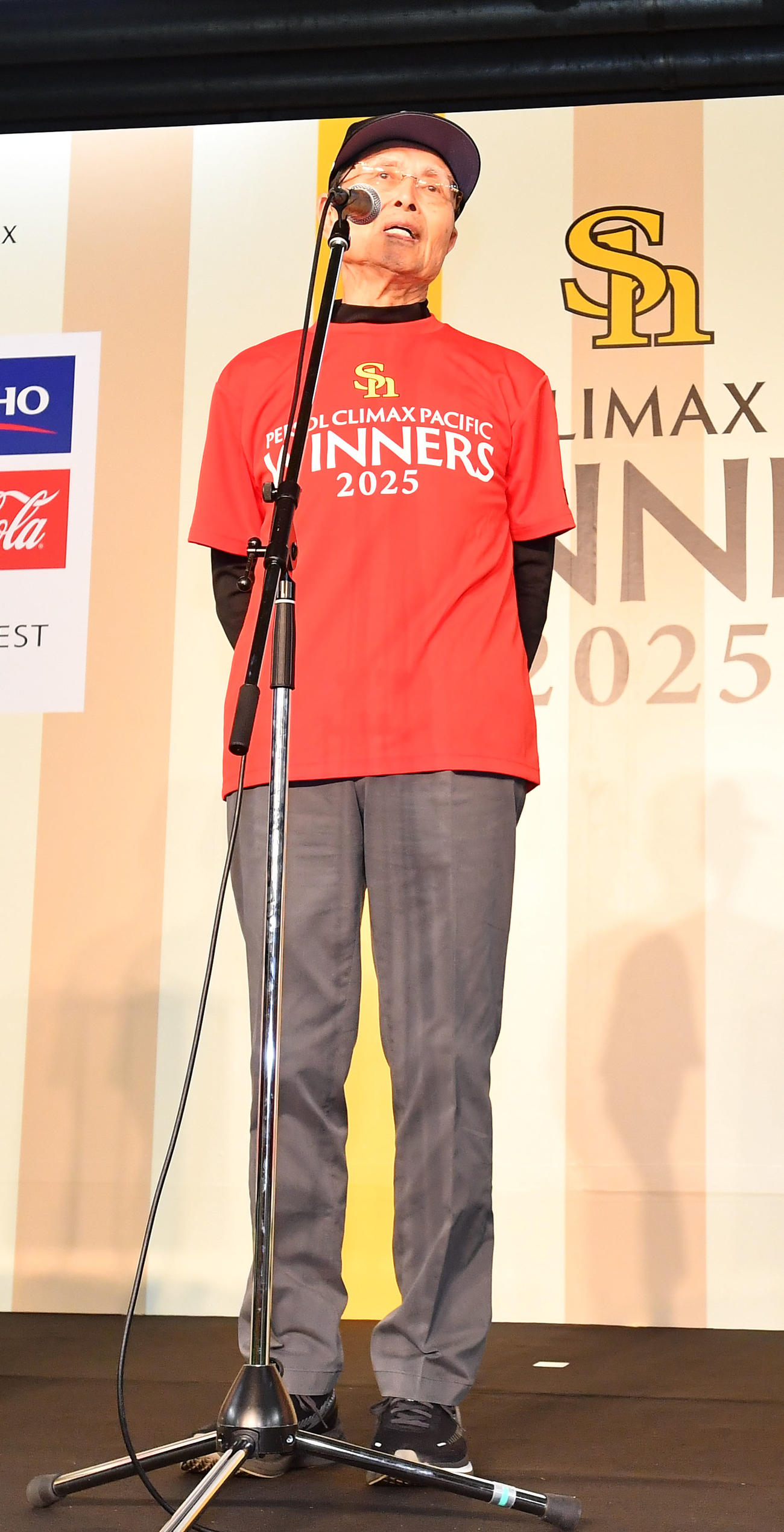 祝勝会であいさつする王球団会長（撮影・岩下翔太）