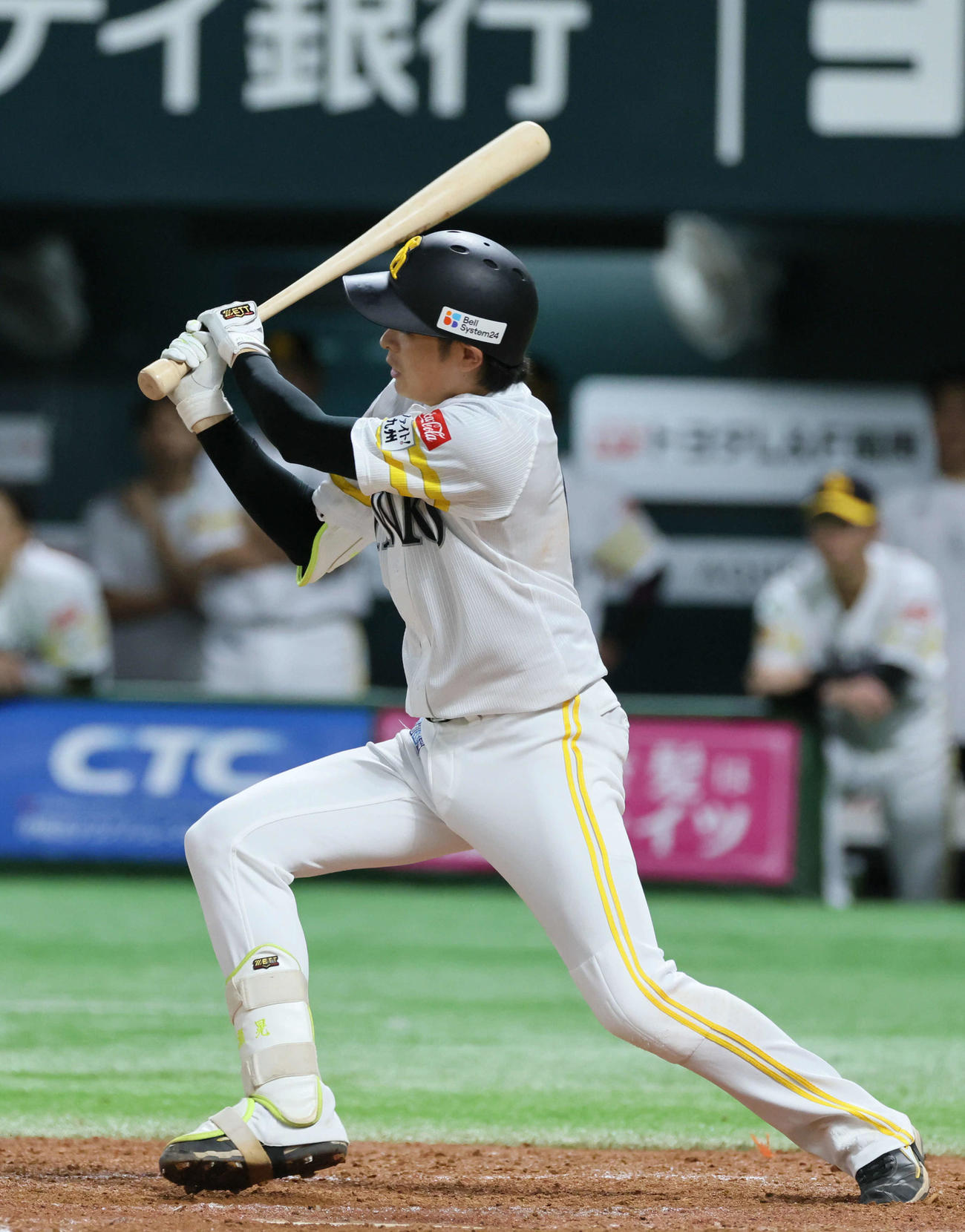 ソフトバンク対日本ハム　5回裏ソフトバンク2死満塁、川瀬は勝ち越しの右適時打を放つ（撮影・加藤孝規）