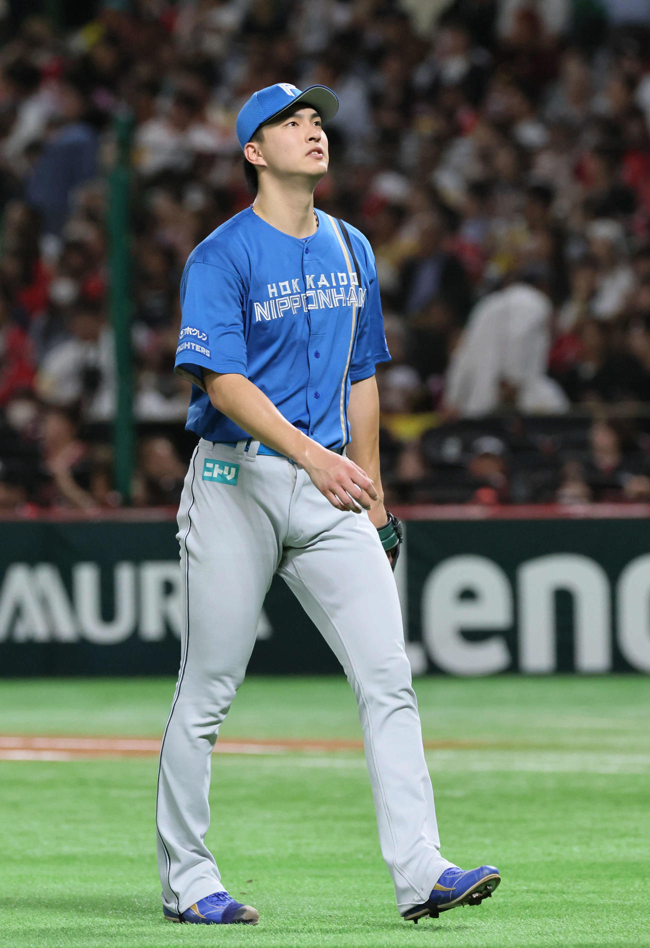 ソフトバンク対日本ハム　6回裏ソフトバンク2死二、三塁、降板する達（撮影・加藤孝規）