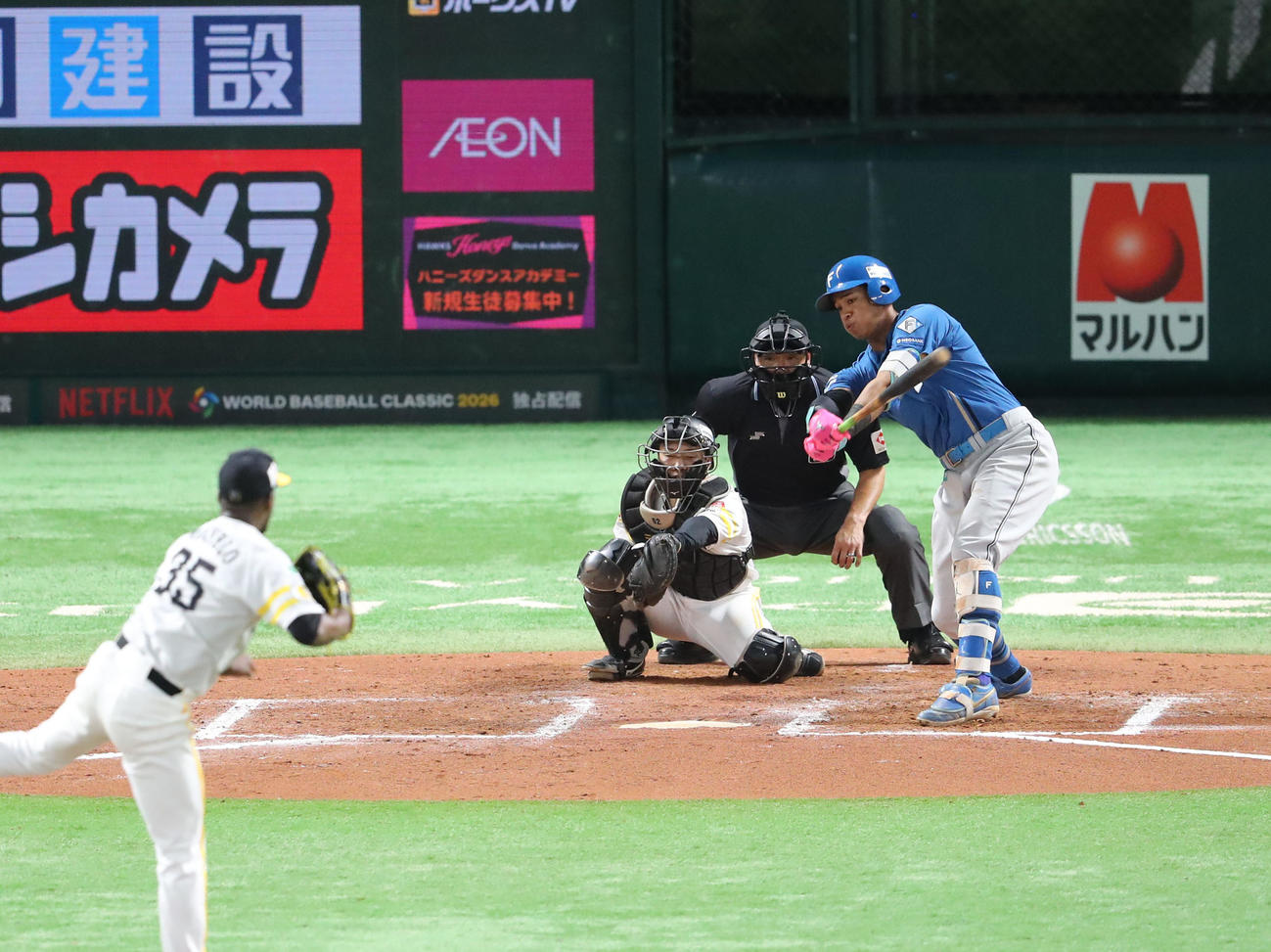 ソフトバンク対日本ハム　7回表日本ハム1死、万波は空振りの三振に終わる（撮影・梅根麻紀）