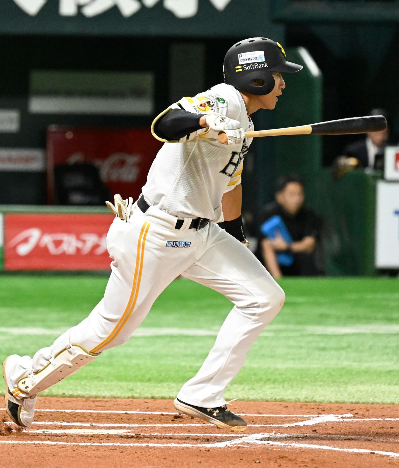 ソフトバンク対日本ハム　6回裏ソフトバンク無死、柳田は内野安打で出塁する（撮影・林敢治）